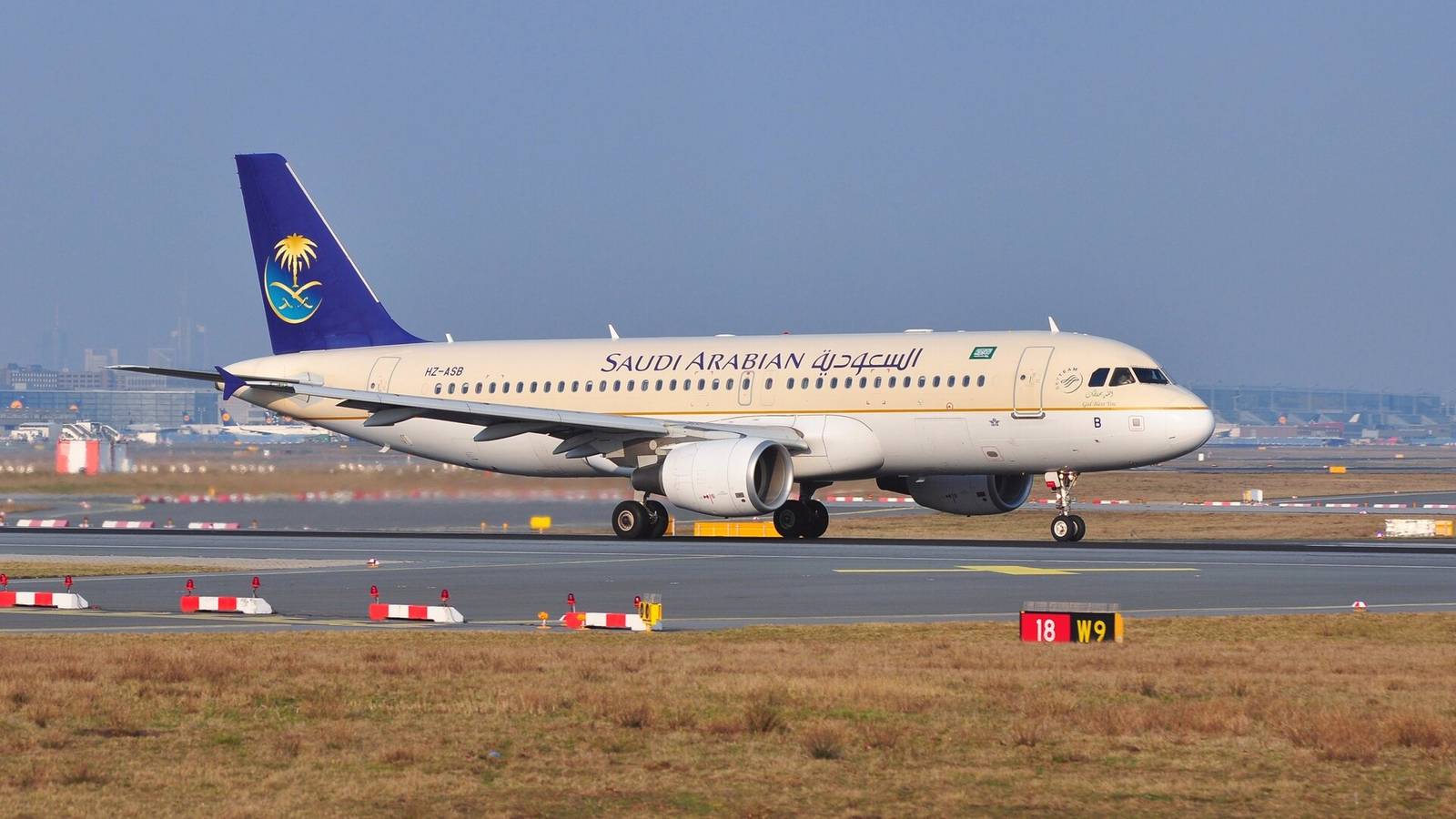 Aeronaves suspendem voos para Riad após ataque em aeroporto