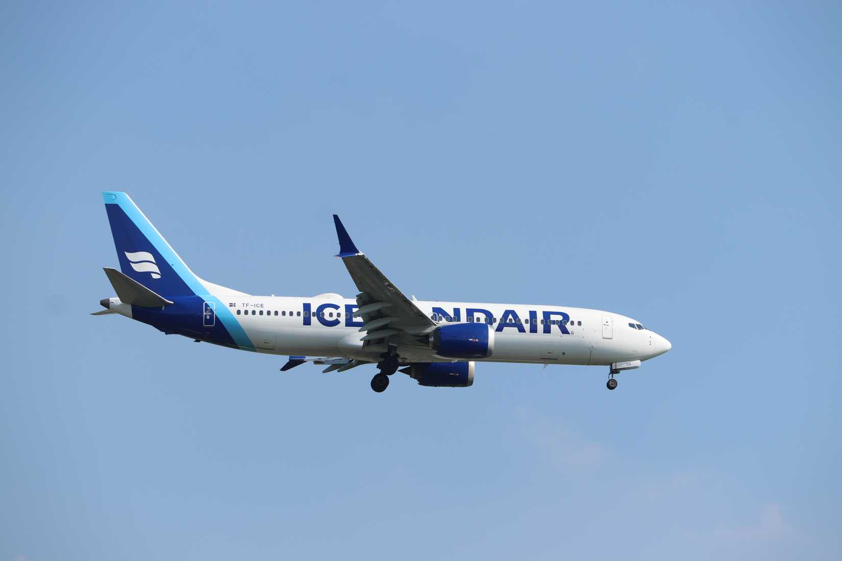 Icelandair Boeing 737 MAX 8 Landing