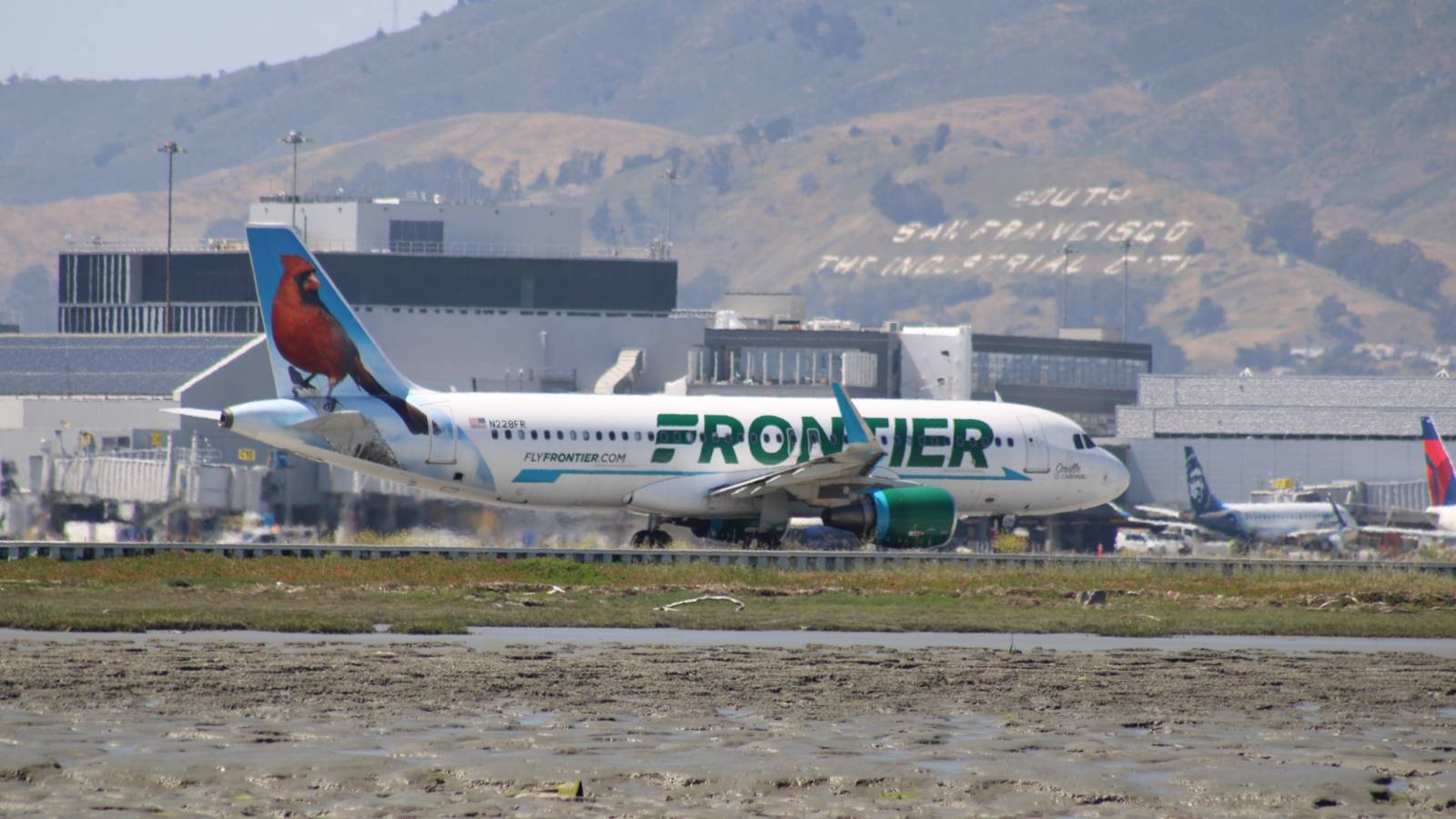 Passageiro com Bilhete Irregular Causa Evacuação de Voo da Frontier em Atlanta