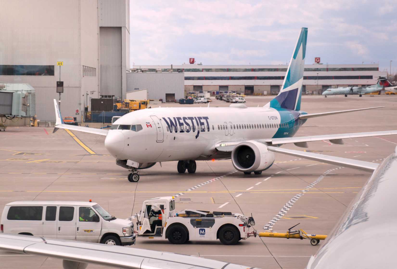 WestJet 737 Taxiing