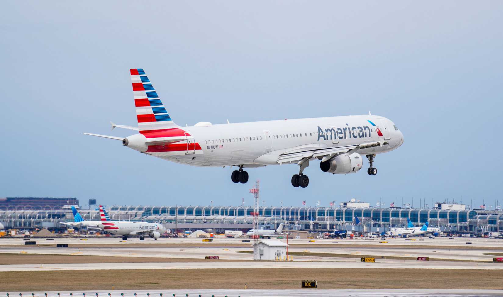 American Airlines Airbus A321-200 On Approach