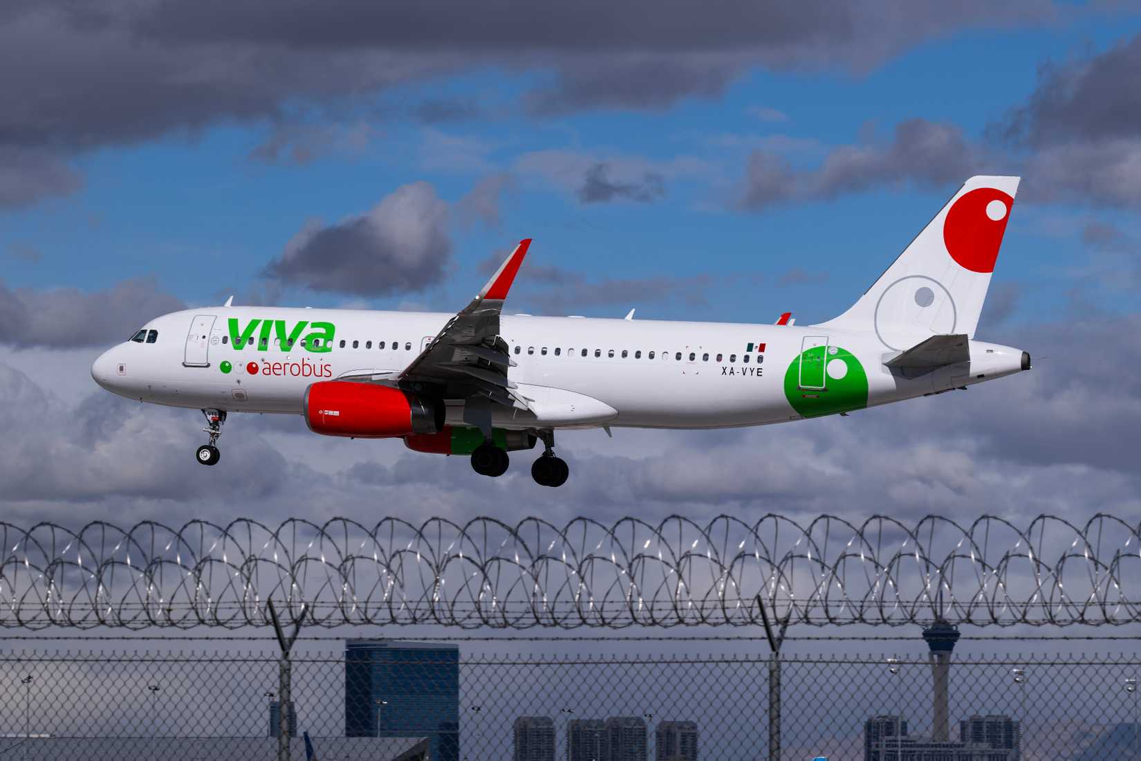 Viva Aerobus Airbus A320 on final into Harry Reid International Airport