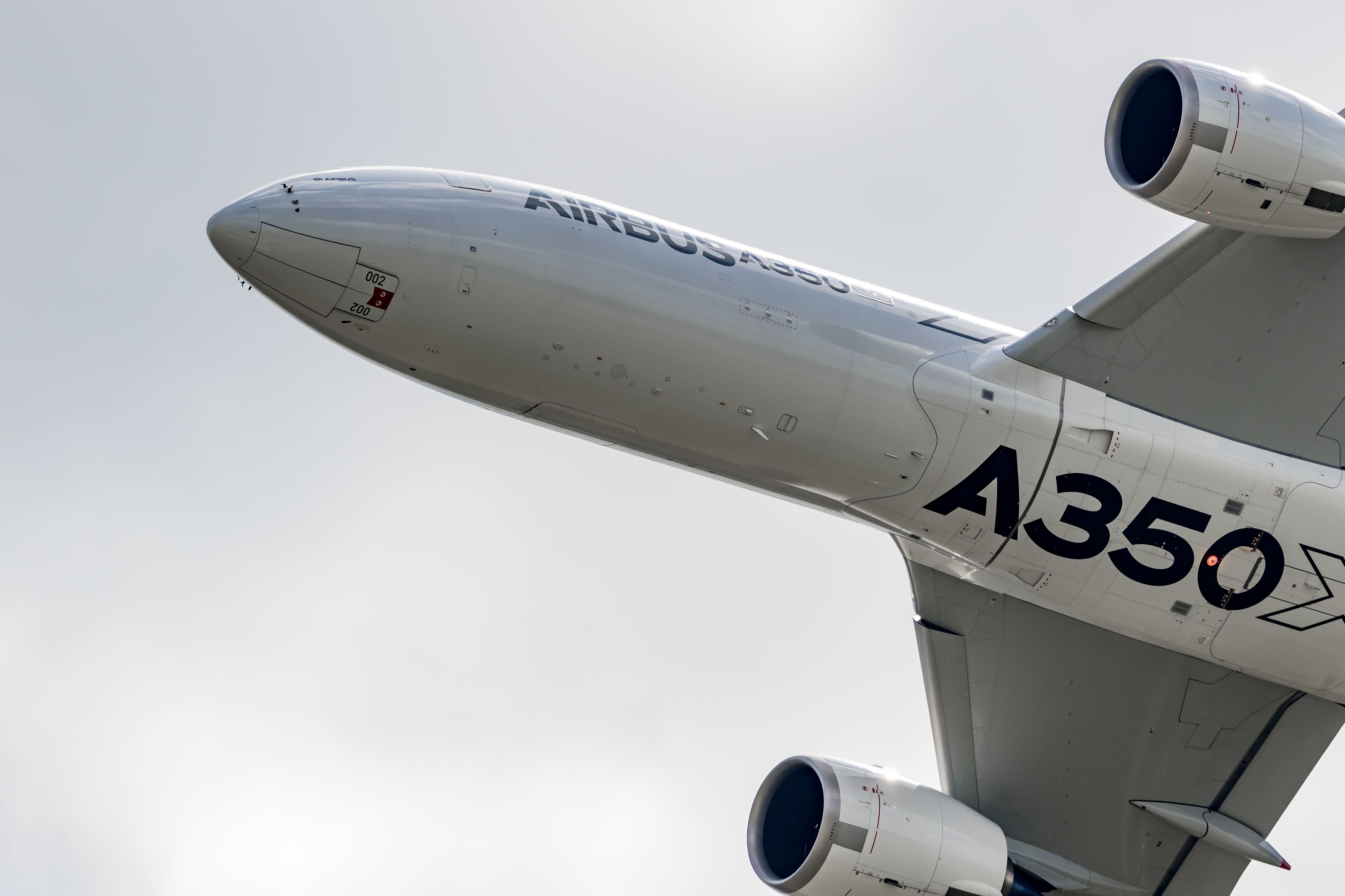 Airbus CEO: Decision On A220 & A350 Stretches Before 2030