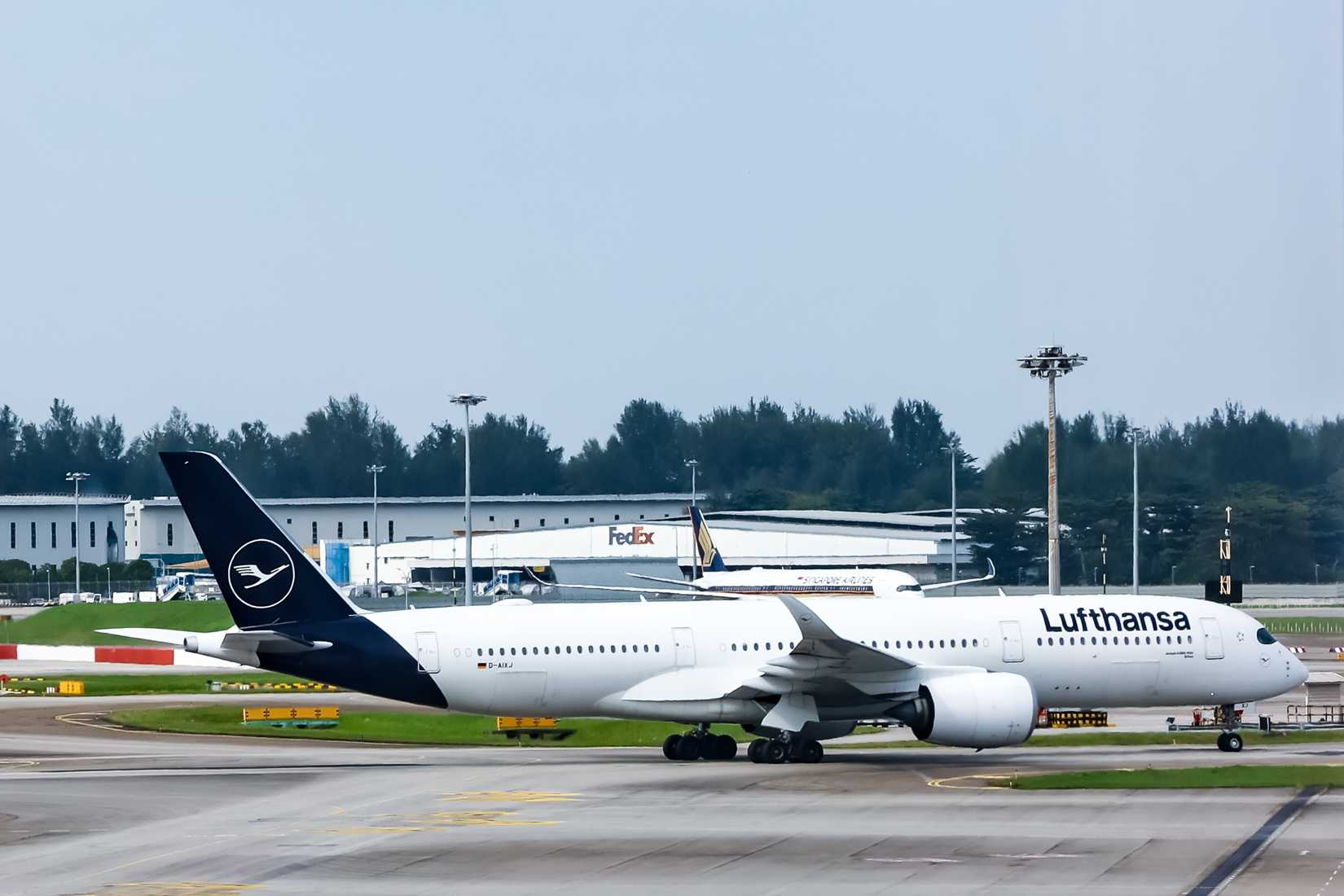 Lufthansa Airbus A350 Taxiing