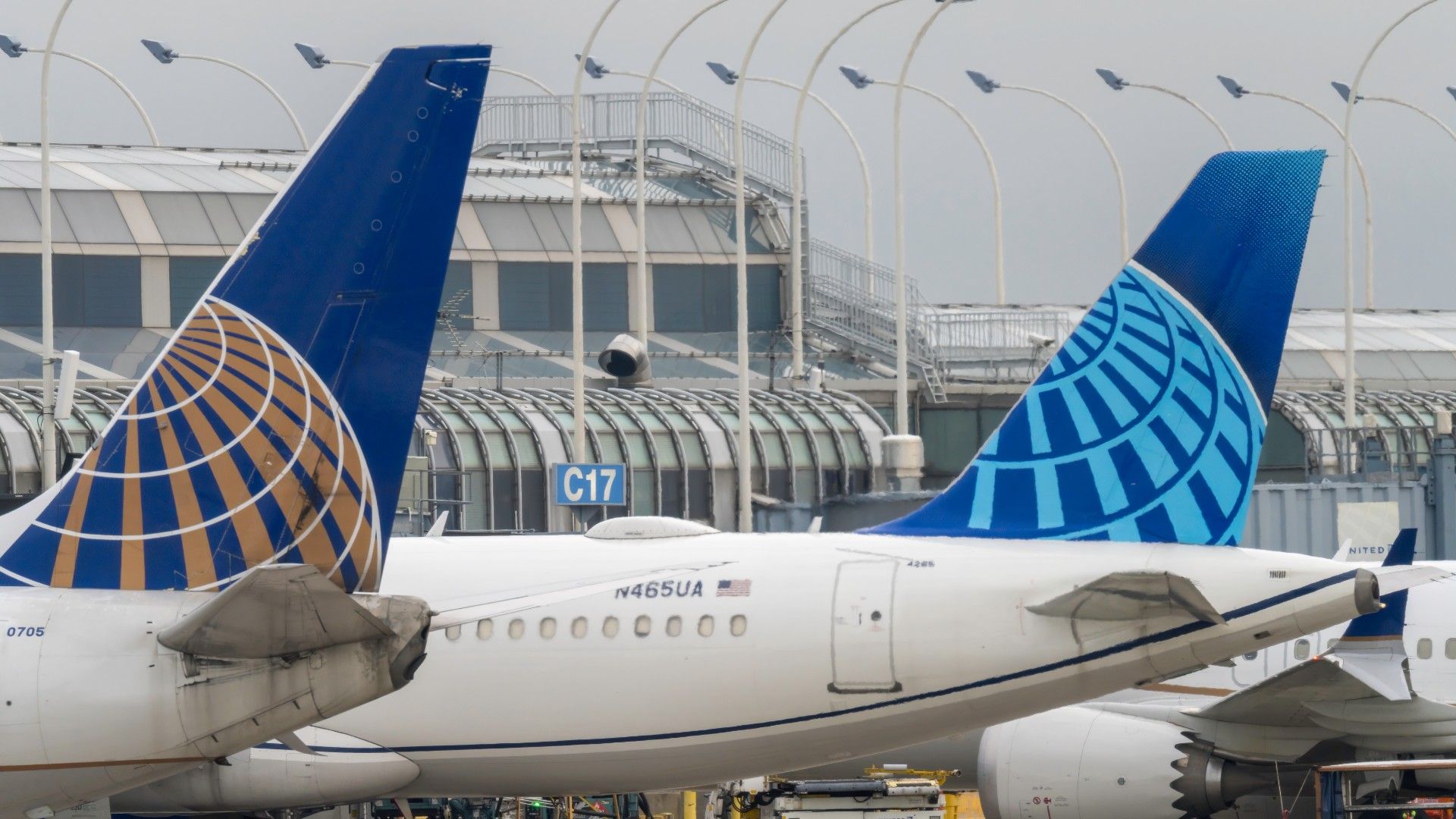 Inside United’s Massive Starlink Blitz To Retrofit 20+ Mainline Aircraft Per Week, 1,000 By 2027