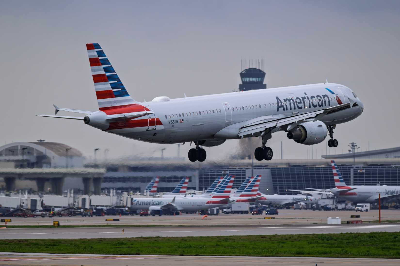 American Airlines A321 Landing At DFW