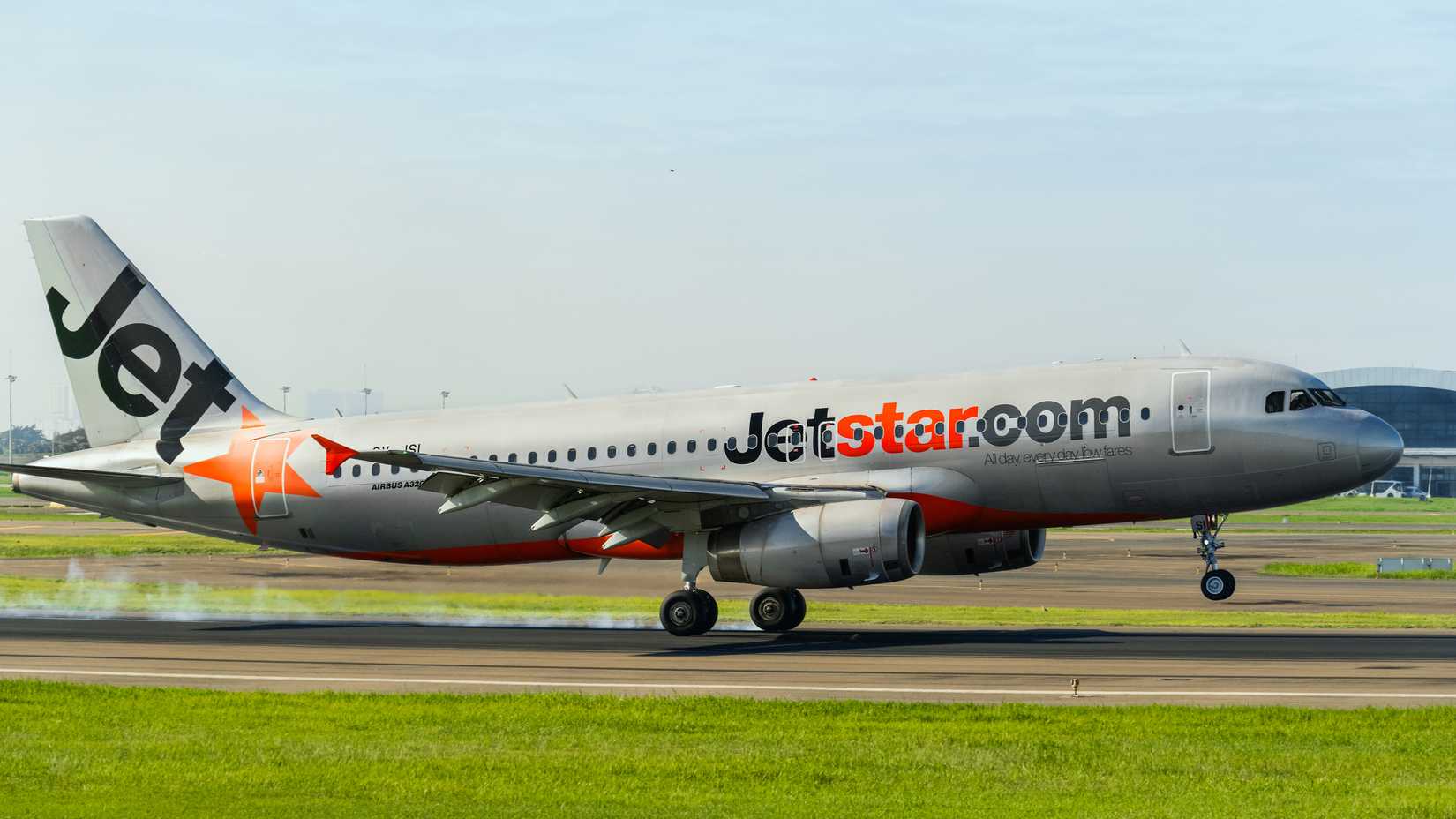 Jetstar A320 Landing
