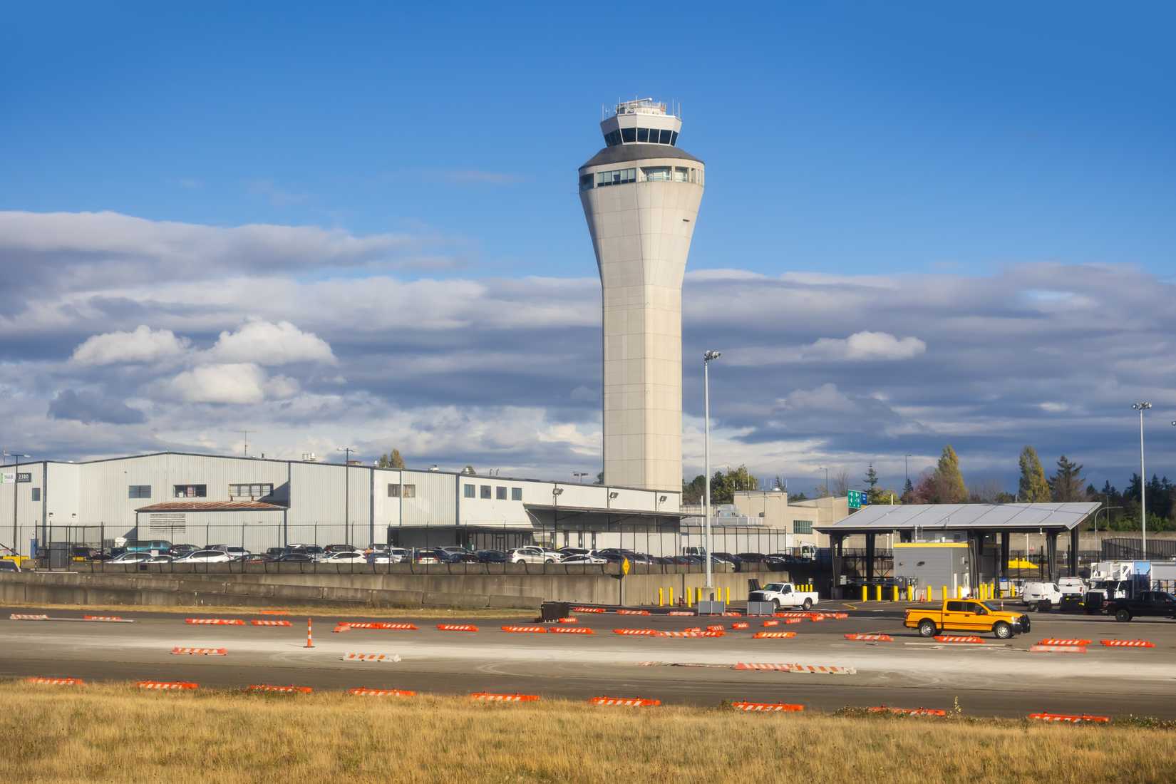 ATC control tower at the Seatlle-Tacoma International airport.