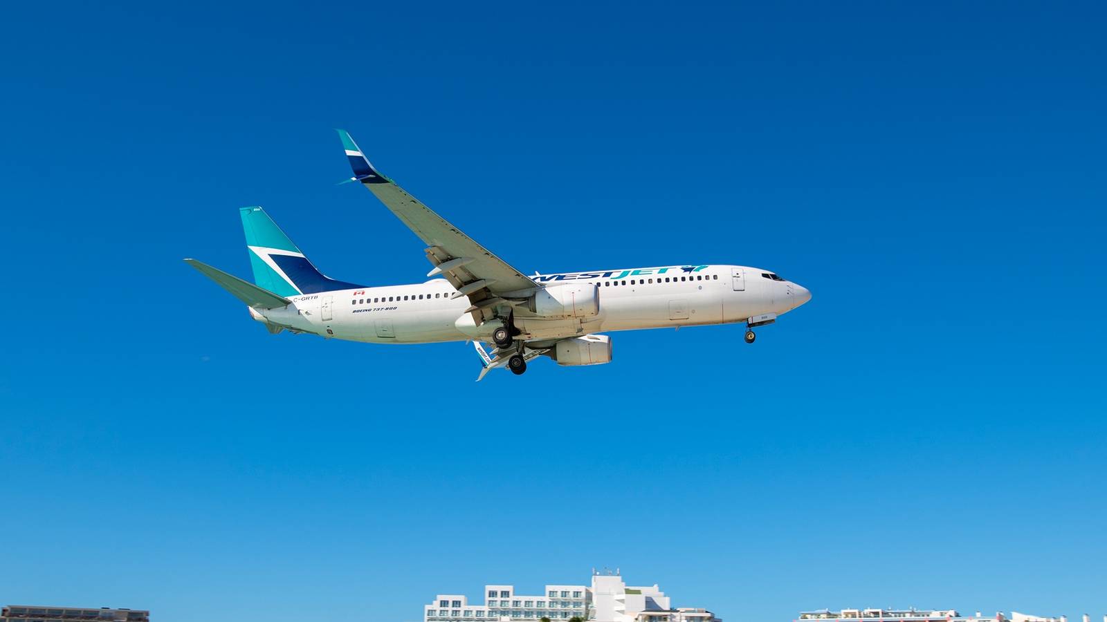 Piloto da WestJet critica Aeroporto de Seattle após Boeing queimar 360 kg de combustível