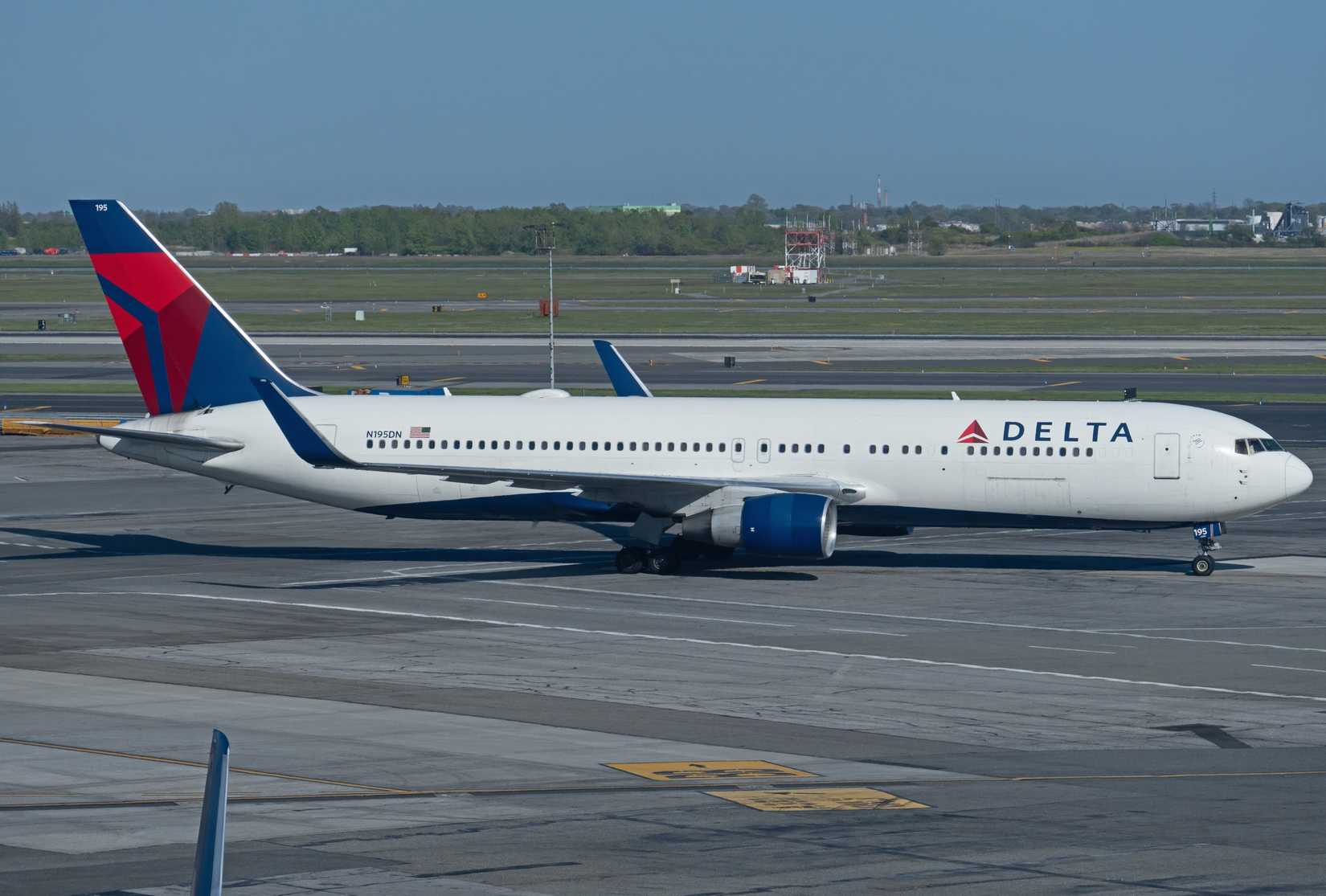Delta 767 Taxiing