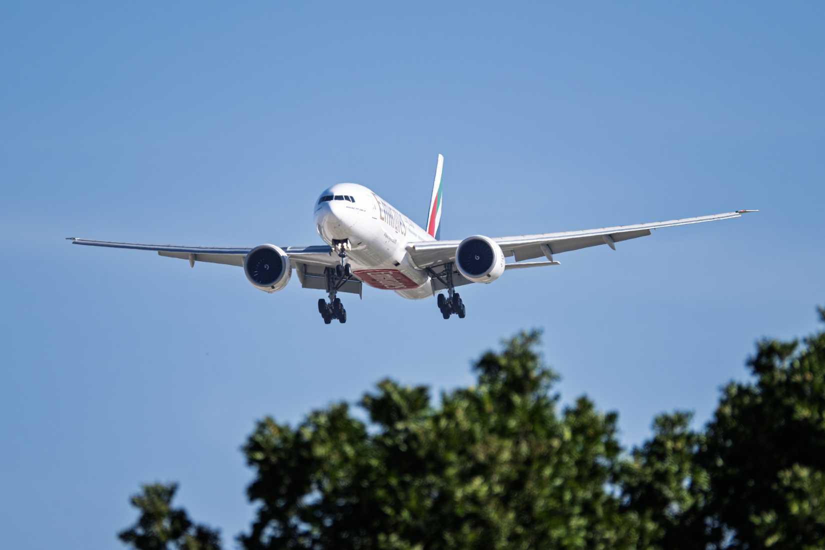Emirates Boeing 777-300ER on final approach at DFW