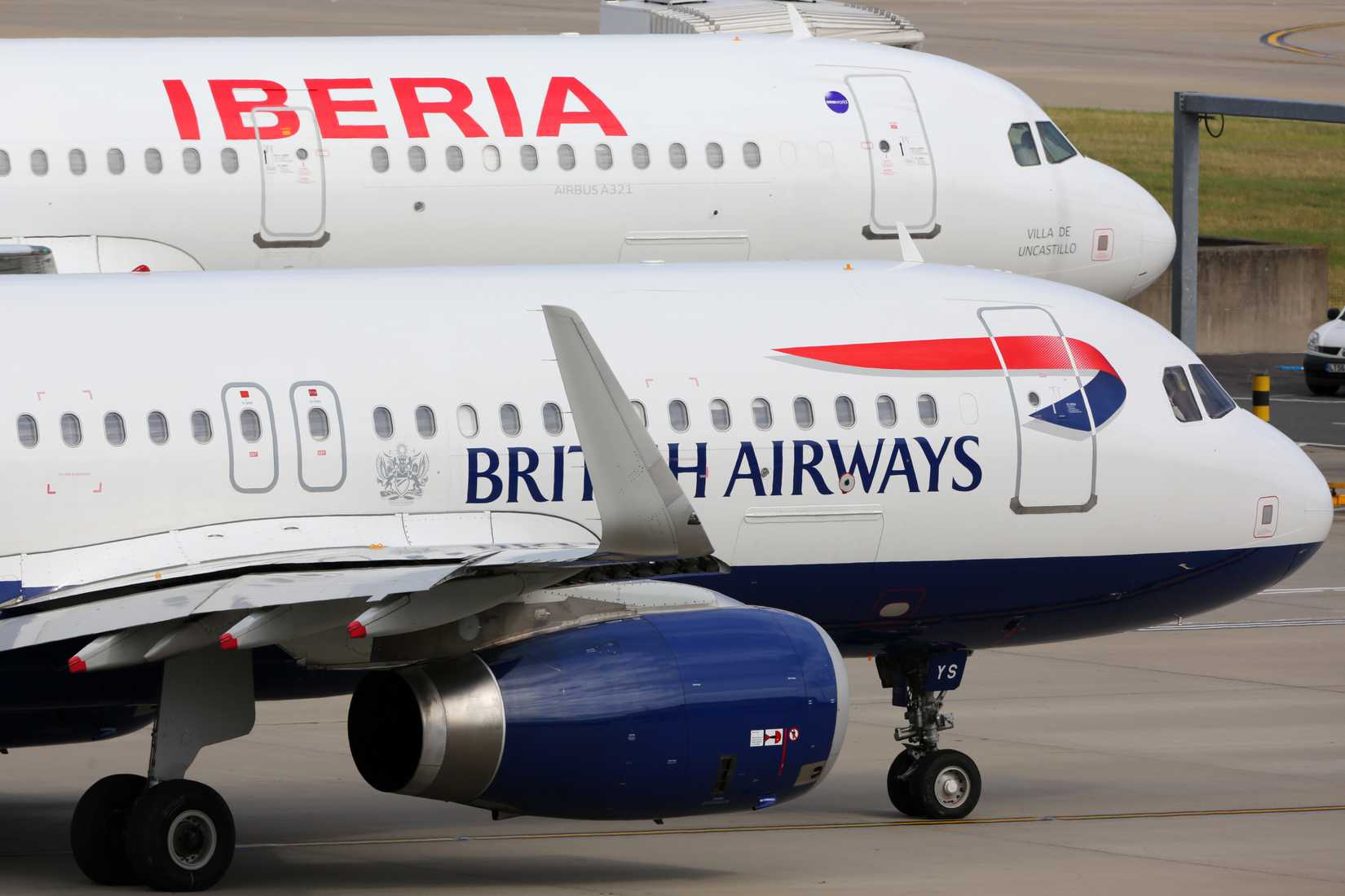 HEATHROW, LONDON, UNITED KINGDOM - JULY 7, 2017: Airbus A320-232 G-EUYS of British Airways taxiing to the gate at Heathrow international airport.