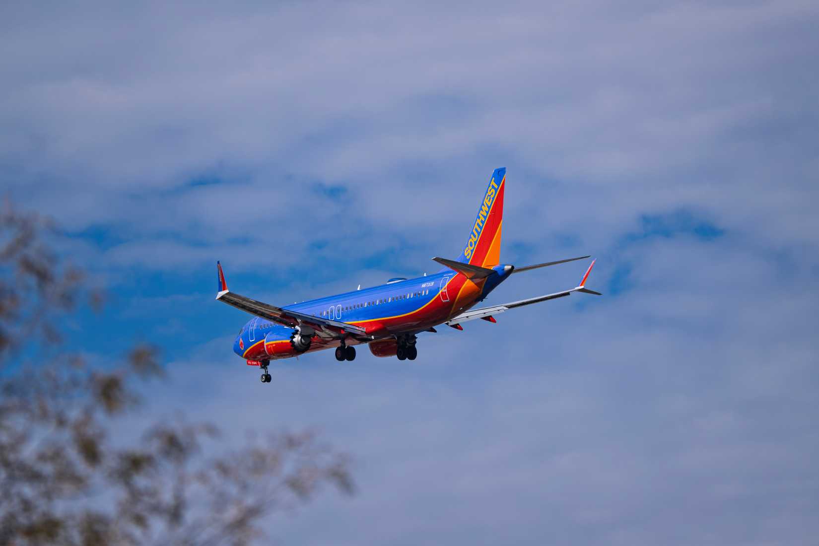 Southwest Airlines Boeing 737 MAX 8 N872CB on final into Albuquerque International Sunport