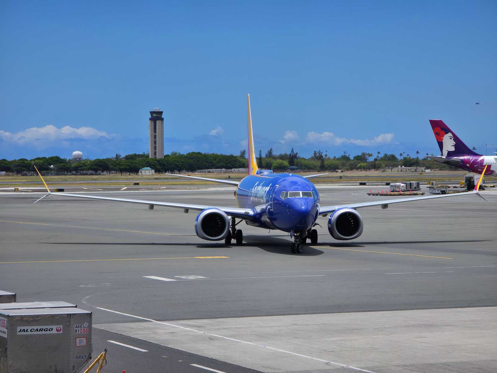 Southwest_Airlines_Boeing_737_MAX_8_HNL_8-15-2025