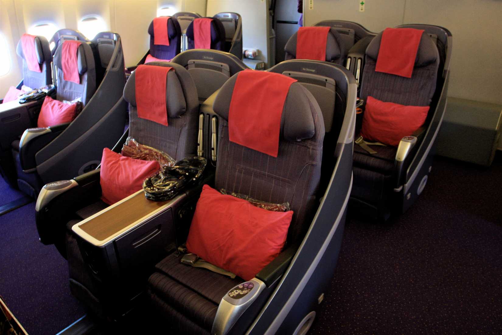 Thai_Airways_Business_Class_Seats_-_777-200ER