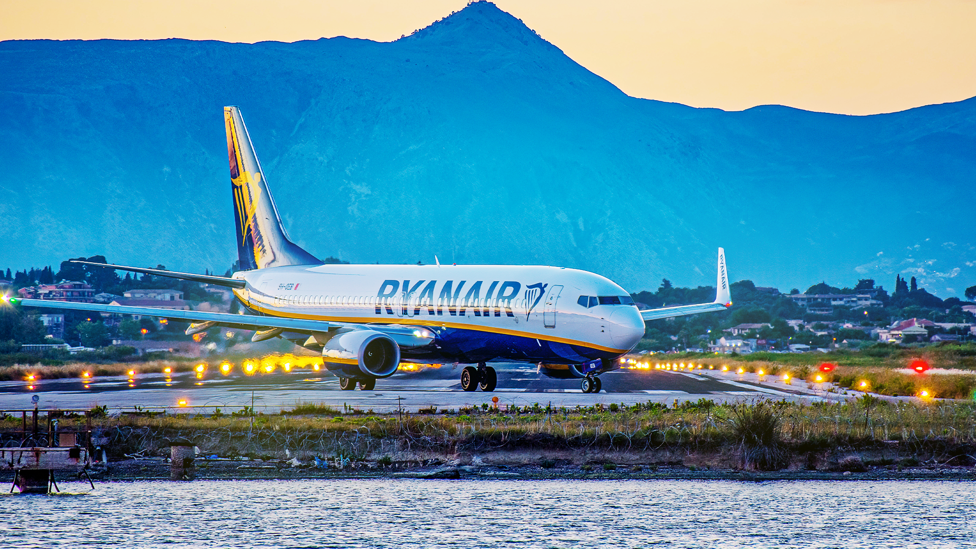 We Tracked A Boeing 737 For 24 Hours: Here's How Many Flights It Squeezed In