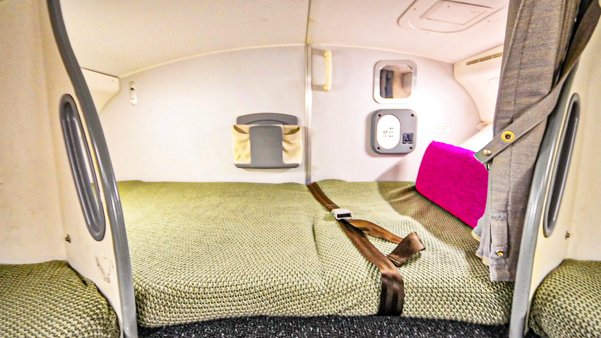 Why Ultra-Long-Haul Pilots Prefer An Uneven 4/6/2 Rest Pattern Over An Even Split On A 14.5-Hour Flight