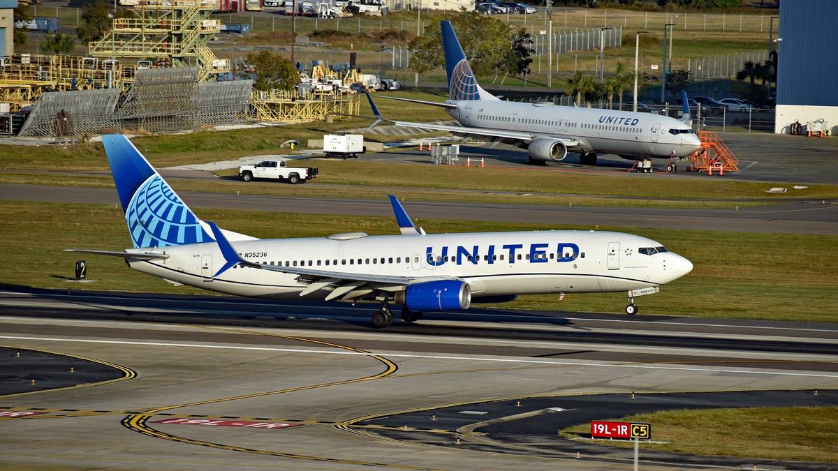 United Airlines Cuts Five Nonstop Routes to Canada Amid Shifting Travel Demand