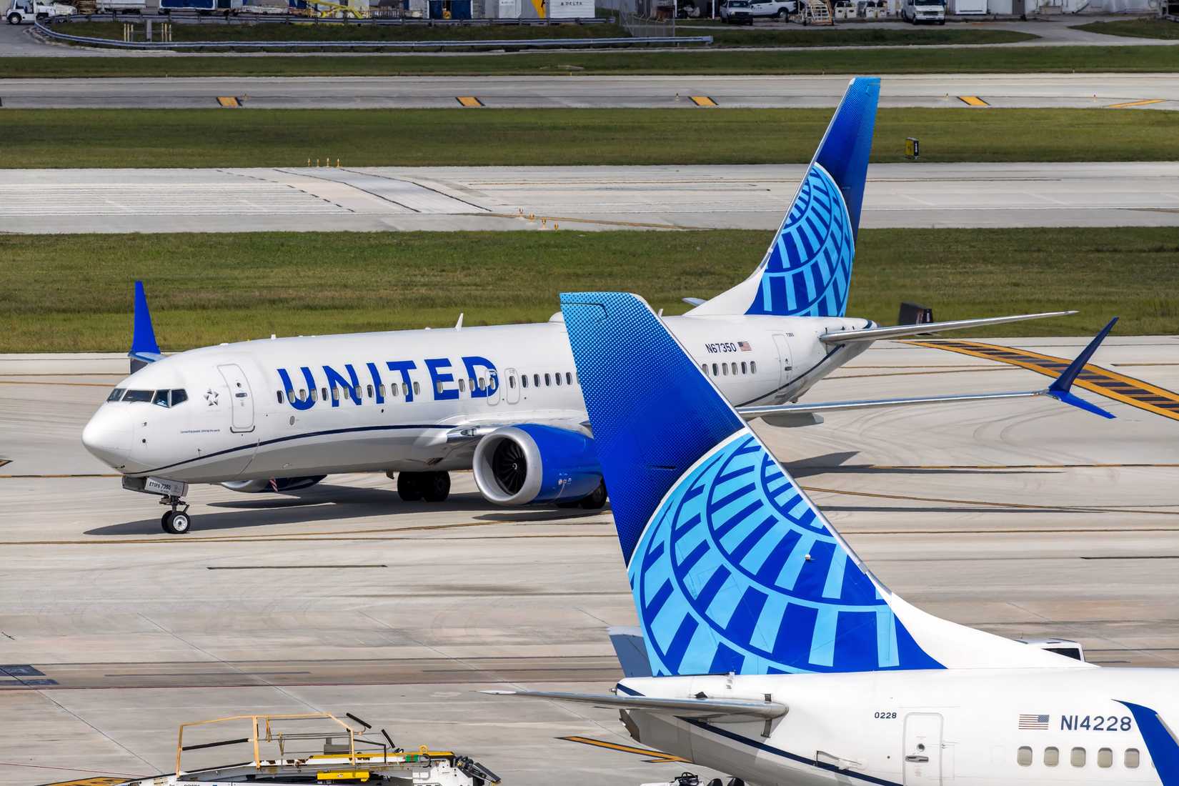 United Airlines Boeing 737 MAX 8 (1)-2