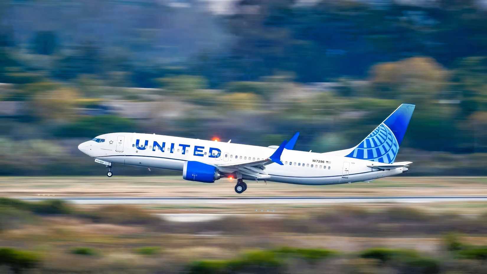 United Airlines Boeing 737 MAX 8-3