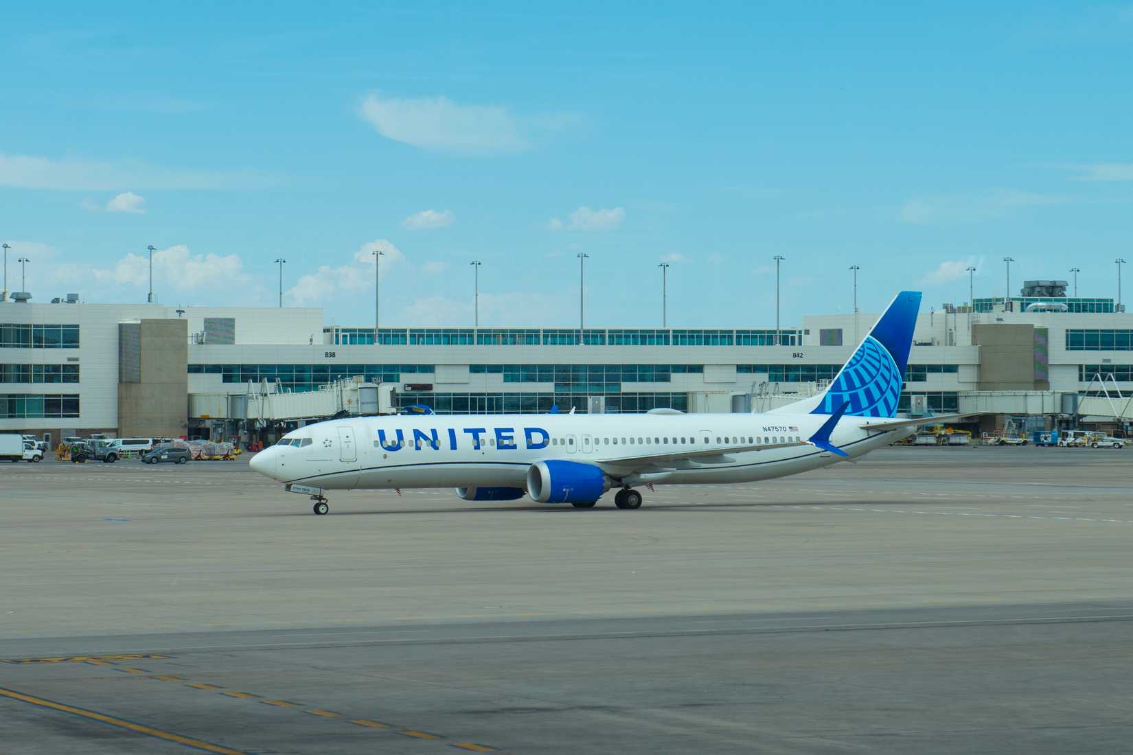 United Airlines Boeing 737 MAX 9 taxi