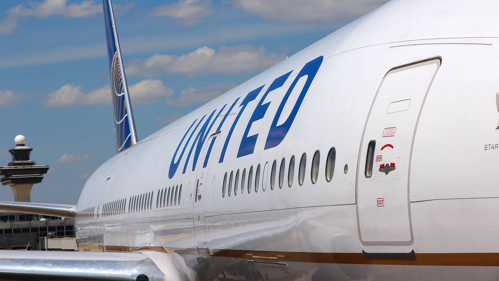 United: 12 Horas Presos em Voo para Roma Sem Decolar, Passageiros Recebem US$175
