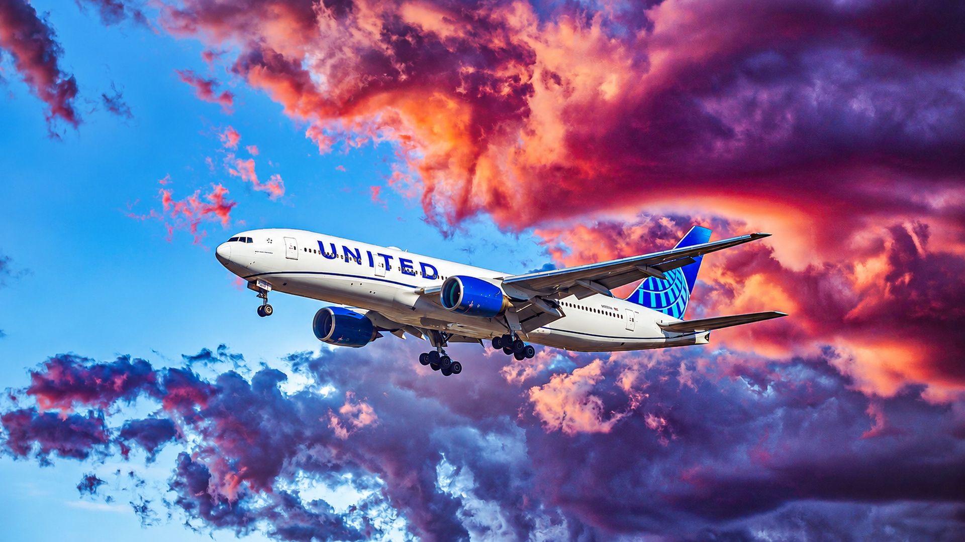 United Airlines Boeing 777-200 Drops Over 3,000 Feet Mid-Flight, 4 Flight Attendants Injured