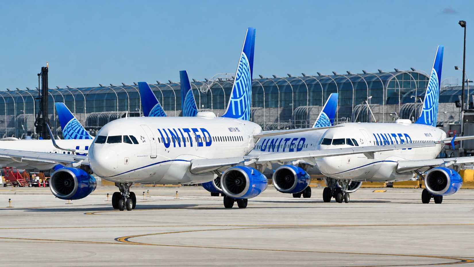 United Airlines Airbus A319s on the tarmac