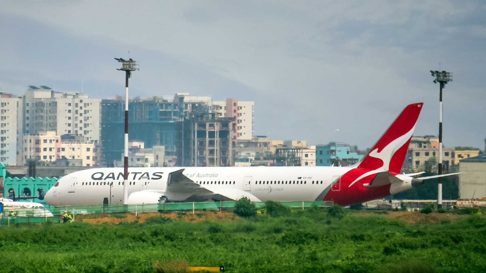 VH-ZNF_-_QF6027_-_Boeing_787-9_Dreamliner_-_Qantas_-_VGHS