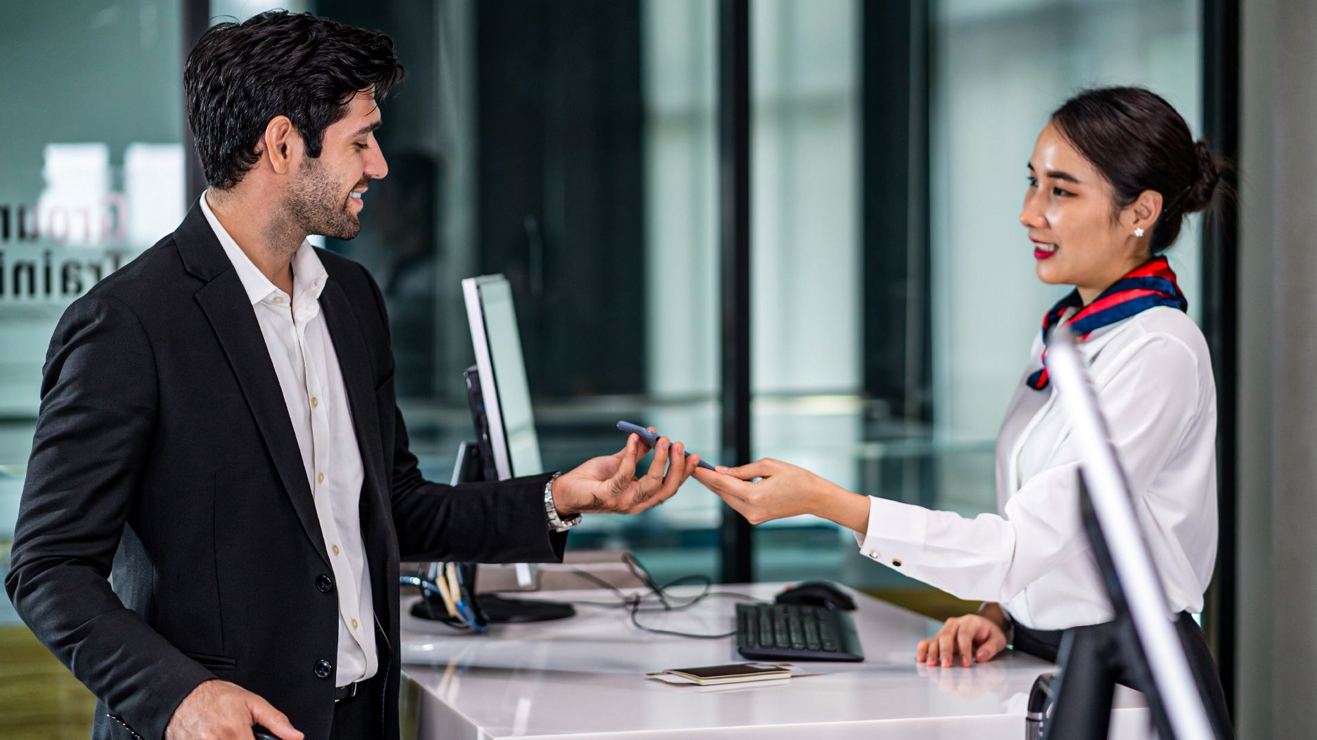 What Gate Agents Notice First About Passengers Before Boarding Even Starts