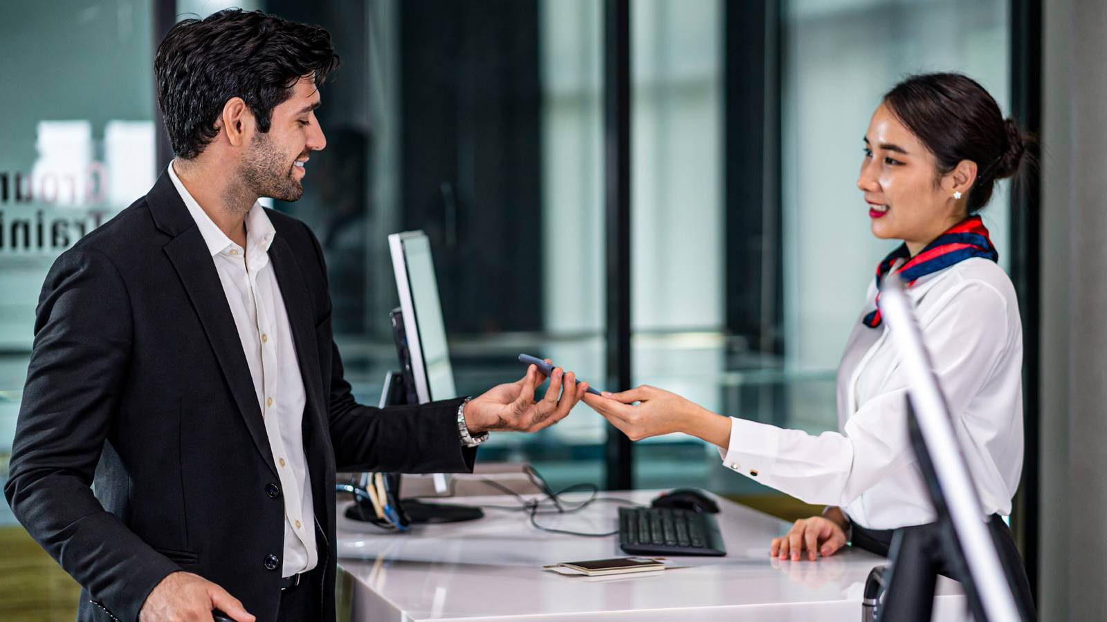 What Gate Agents Notice First About Passengers Before Boarding Even Starts