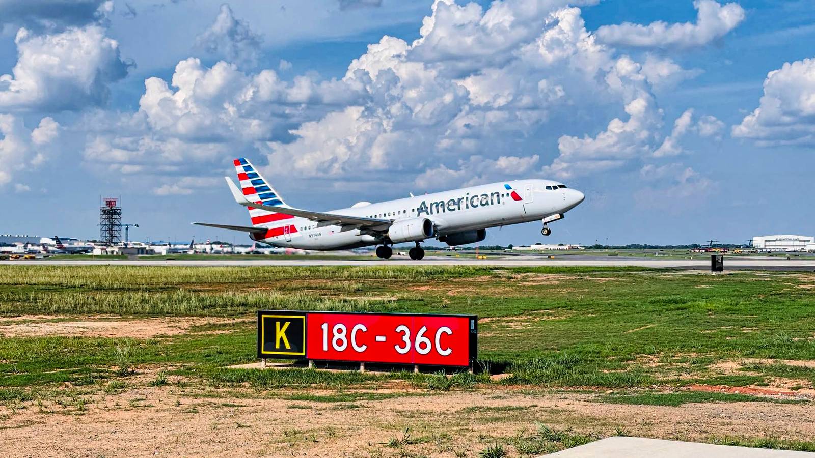 American Airlines expands Charlotte hub with sensor‑filled runway project